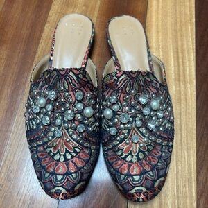 HOW CUTE ARE THESE ?!? Embellished Women's Slip-On Shoes. Size 6.5